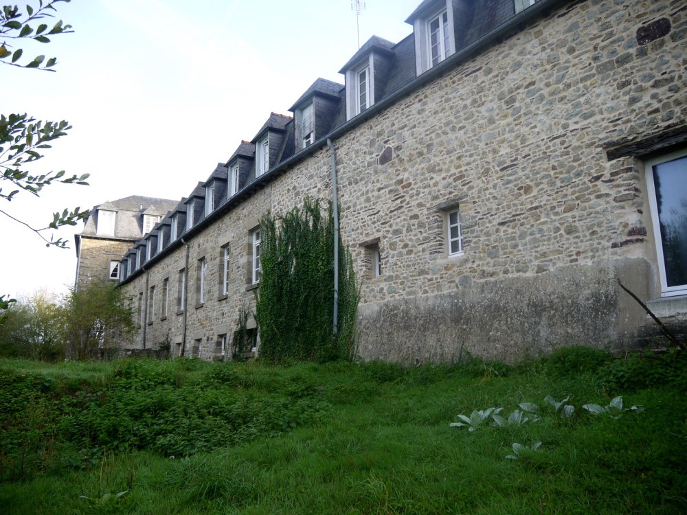 Les autres bâtiments autour de l'abbaye