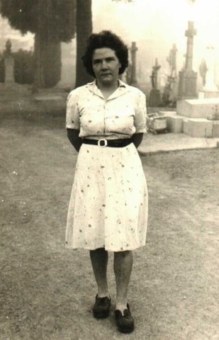 Cérémonie du 8 aout 1944 - Madeleine Hervé dans le cimetière de Paimpont