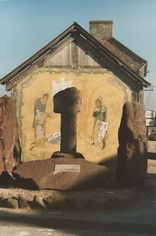 Ancienne stèle commémorative de la bataille de Mauron (vers 1974)