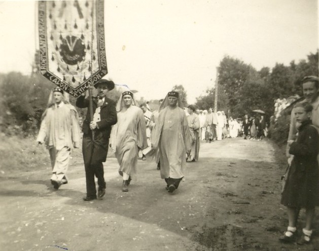 Procession lors de la Gorsedd de 1951 à Tréhorenteuc