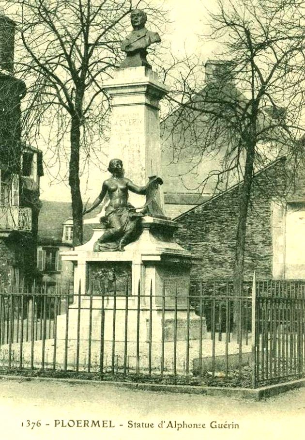 Monument à Alphonse Guérin, situé Place d'Armes à Ploërmel