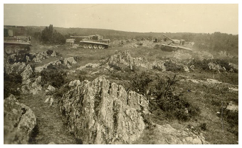 Panzer sur le camp de Coëtquidan en 1943